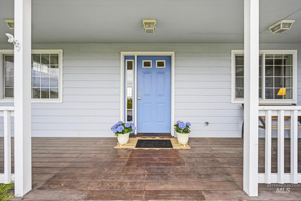 Photo of 2031 Rolling Hills Dr, Moscow, ID 83843 (MLS # 98981879)