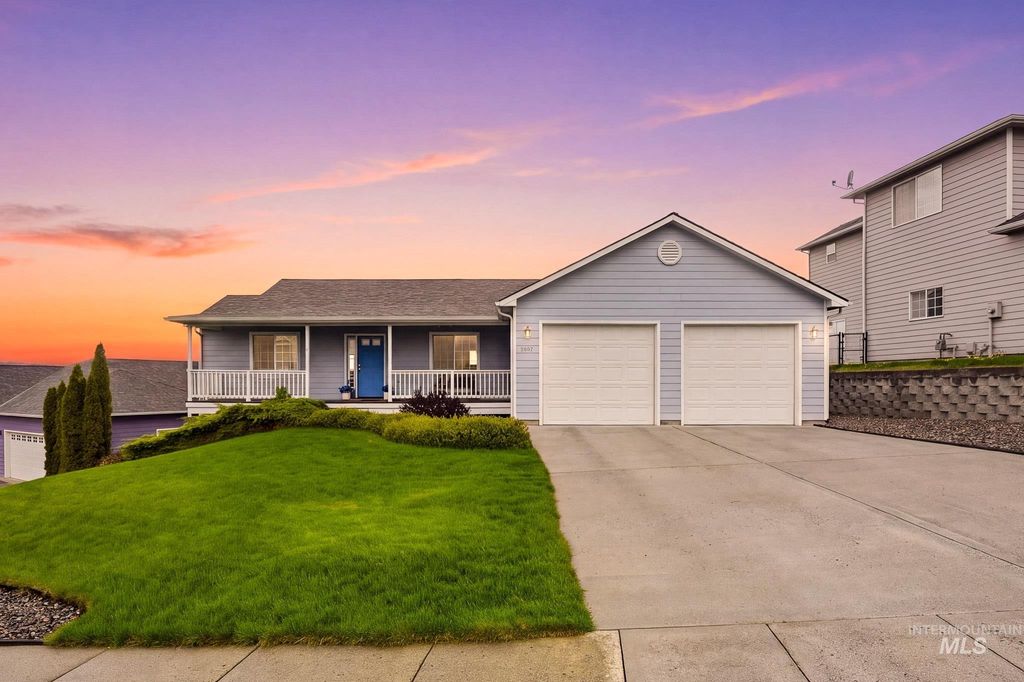 Photo of 2031 Rolling Hills Dr, Moscow, ID 83843 (MLS # 98981879)