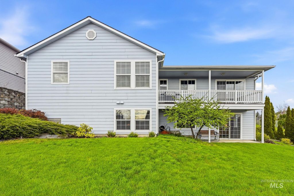 Photo of 2031 Rolling Hills Dr, Moscow, ID 83843 (MLS # 98981879)