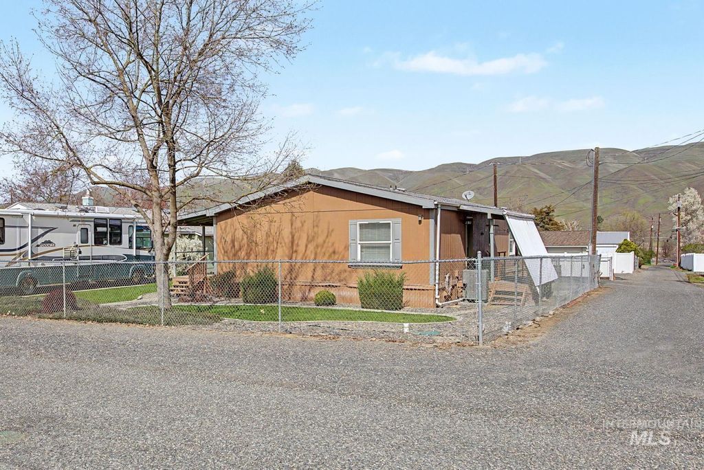 Photo of 1480 Birch St, Clarkston, WA 99403 (MLS # 98980307)