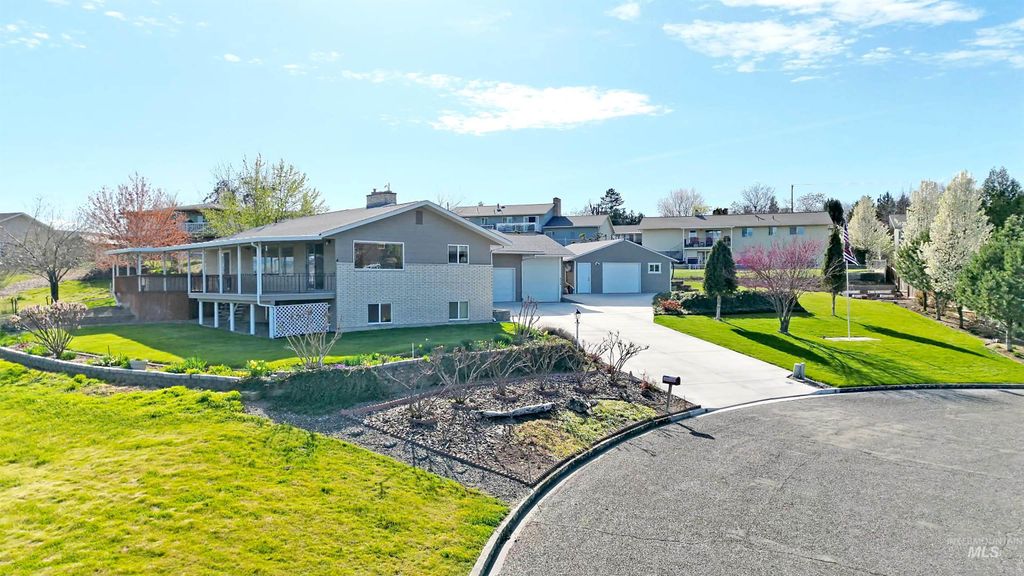 Photo of 1515 Lydon Court, Clarkston, WA 99403 (MLS # 98981719)