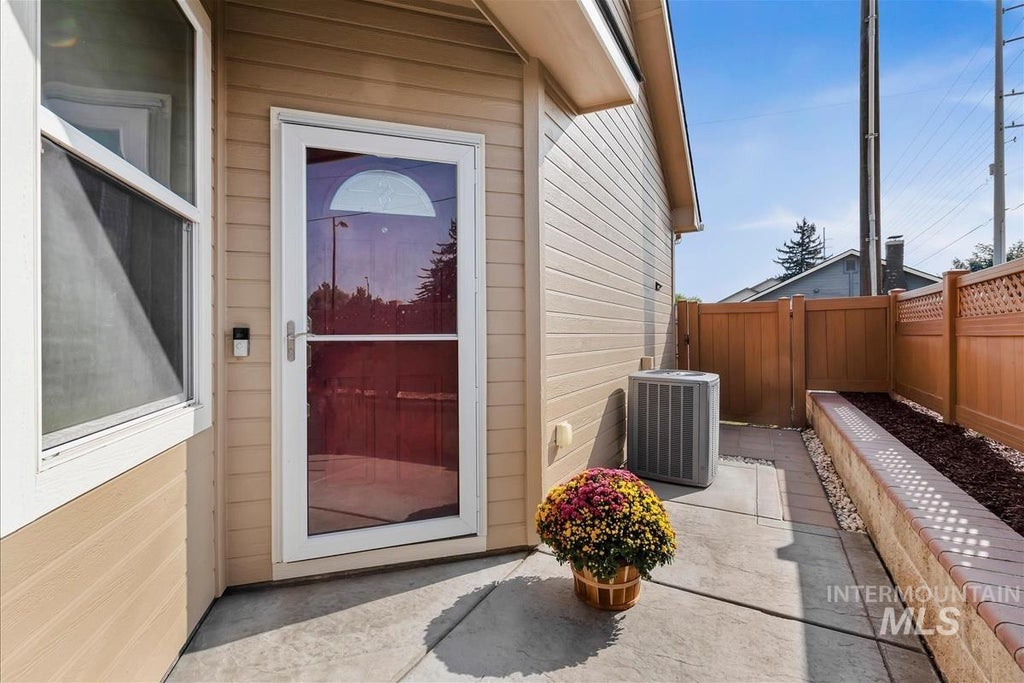 Photo of 722 S Florence Court, Nampa, ID 83686 (MLS # 99000326)