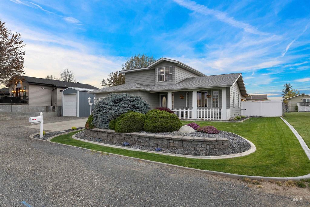 Photo of 2556 Bursell Dr, Clarkston, WA 99403 (MLS # 98981998)