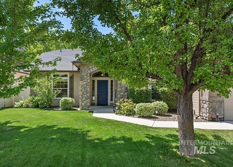 Photo of 2127 W Wapoot Dr, Meridian, ID 83646 (MLS # 98991698)