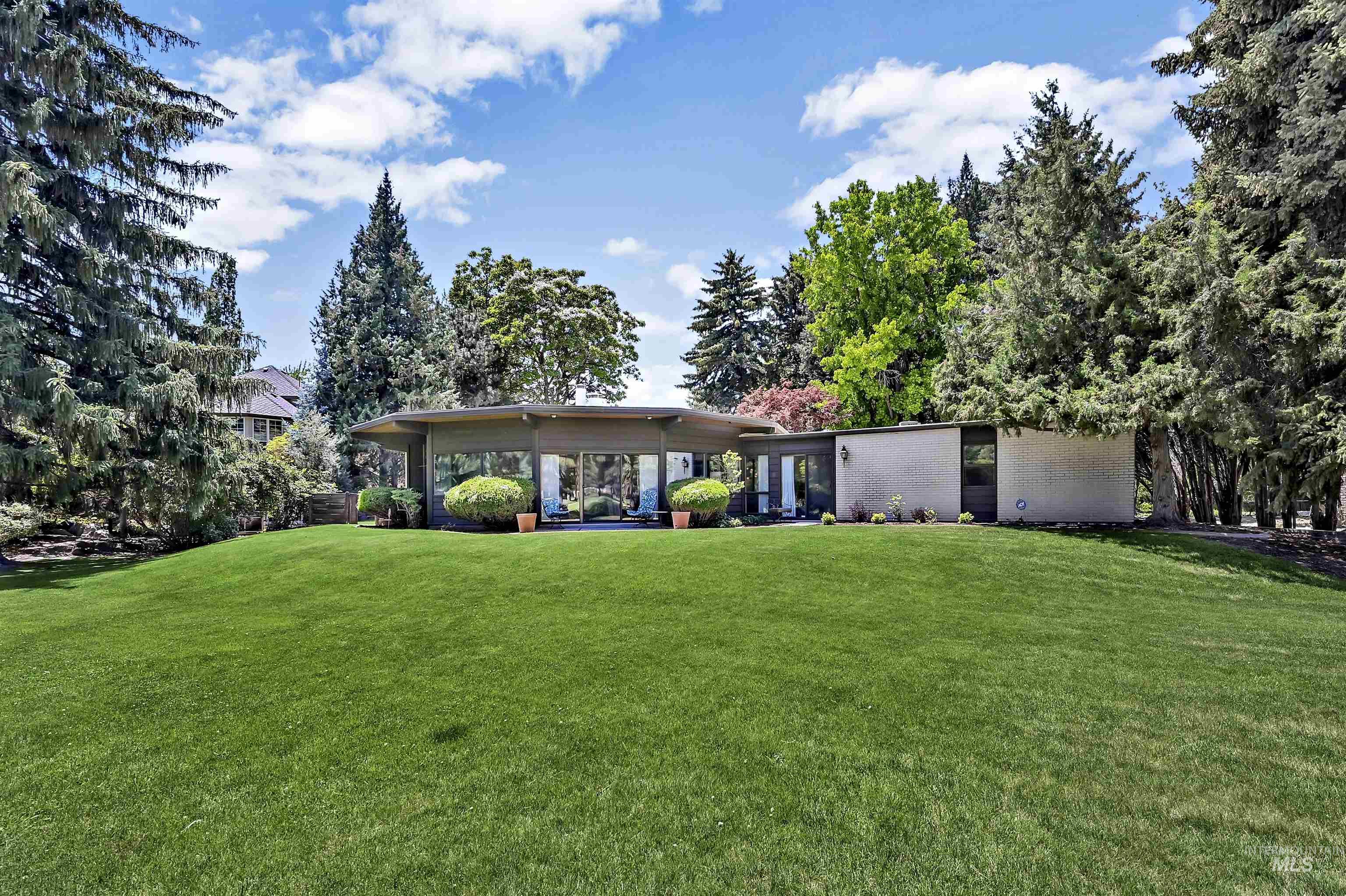 4704 Hillcrest View Dr