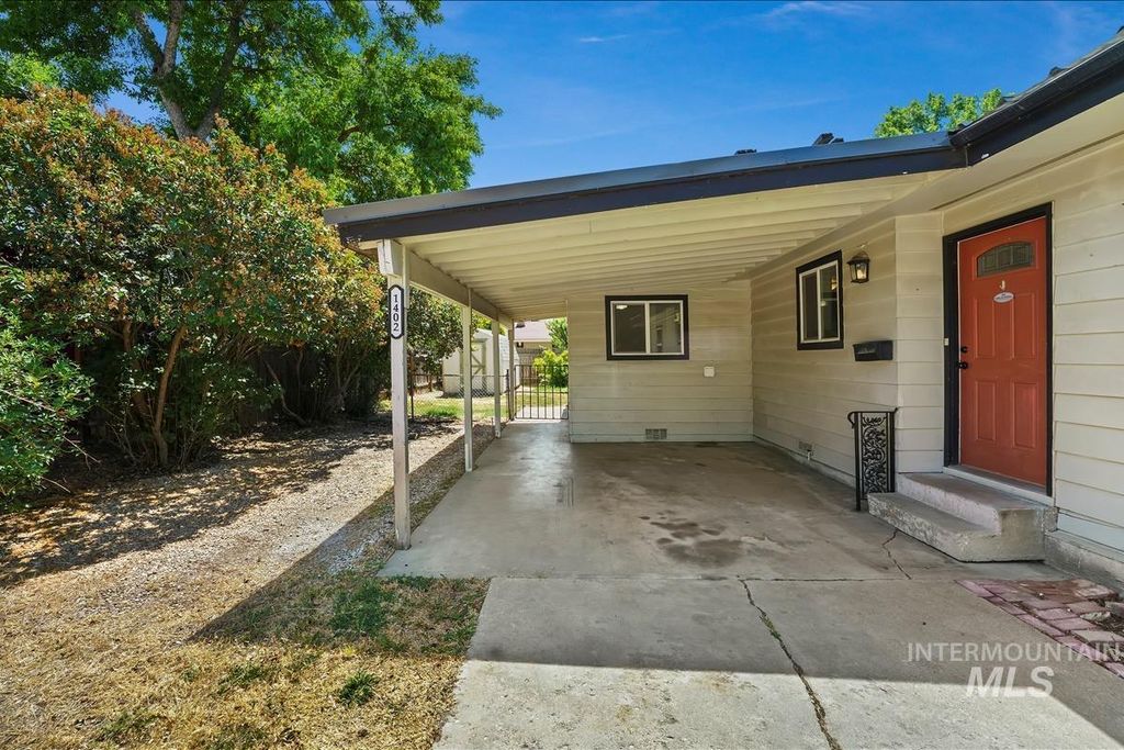 Photo of 1402 S Brooklawn Dr, Boise, ID 83709 (MLS # 98990708)