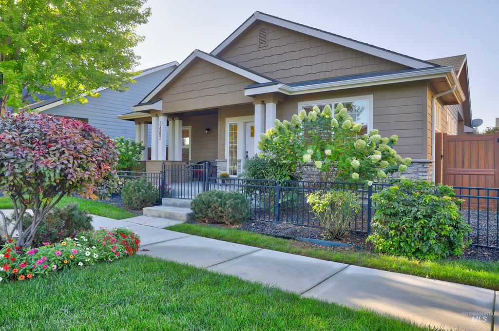 Photo of 3482 N Lilyturf Ave, Meridian, ID 83642 (MLS # 98963425)