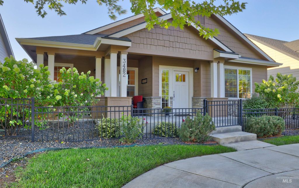 Photo of 3482 N Lilyturf Ave, Meridian, ID 83642 (MLS # 98963425)