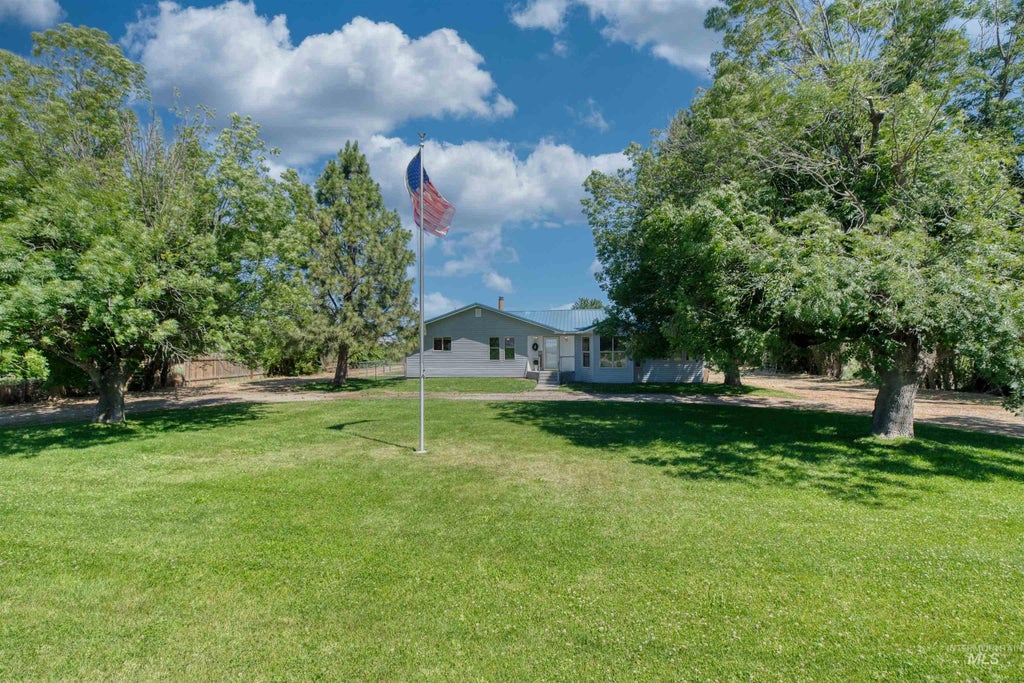 Photo of 3592 W Idaho Blvd, Emmett, ID 83617 (MLS # 98990311)