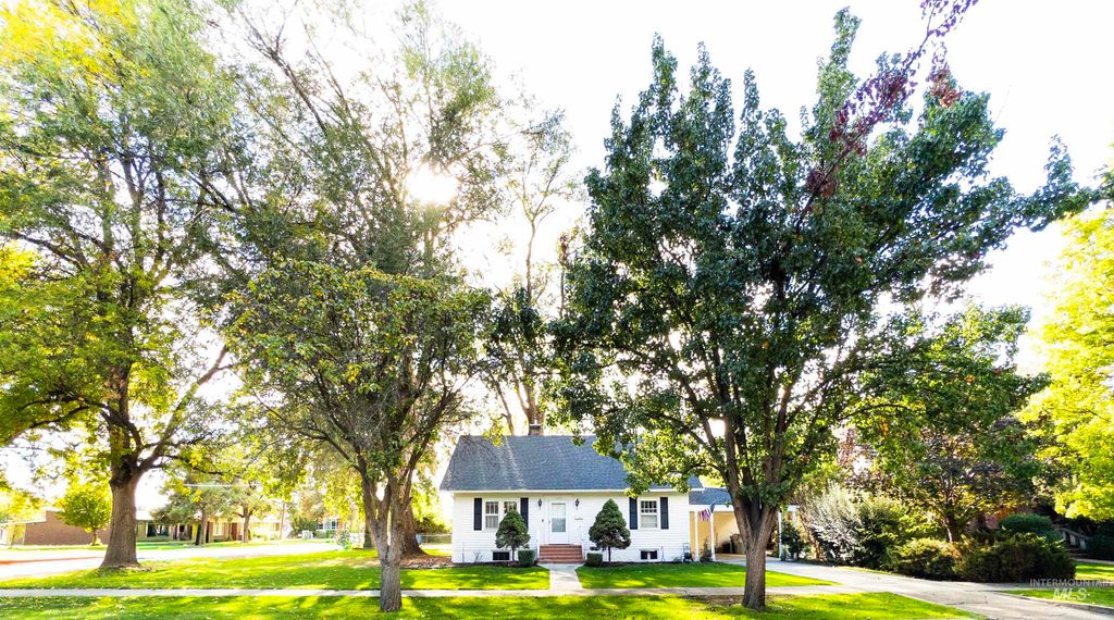 Photo of 1922 Everett St, Caldwell, ID 83605 (MLS # 98965091)