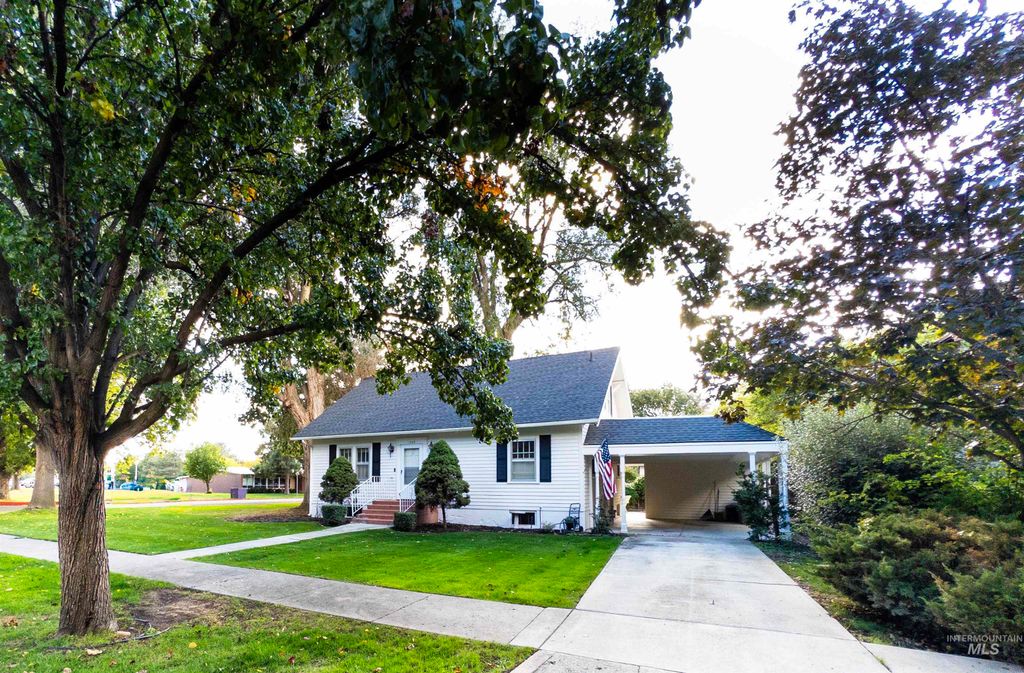 Photo of 1922 Everett St, Caldwell, ID 83605 (MLS # 98965091)