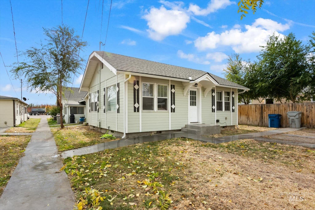 Photo of 219 24th Ave S Ave, Nampa, ID 83651 (MLS # 98997311)