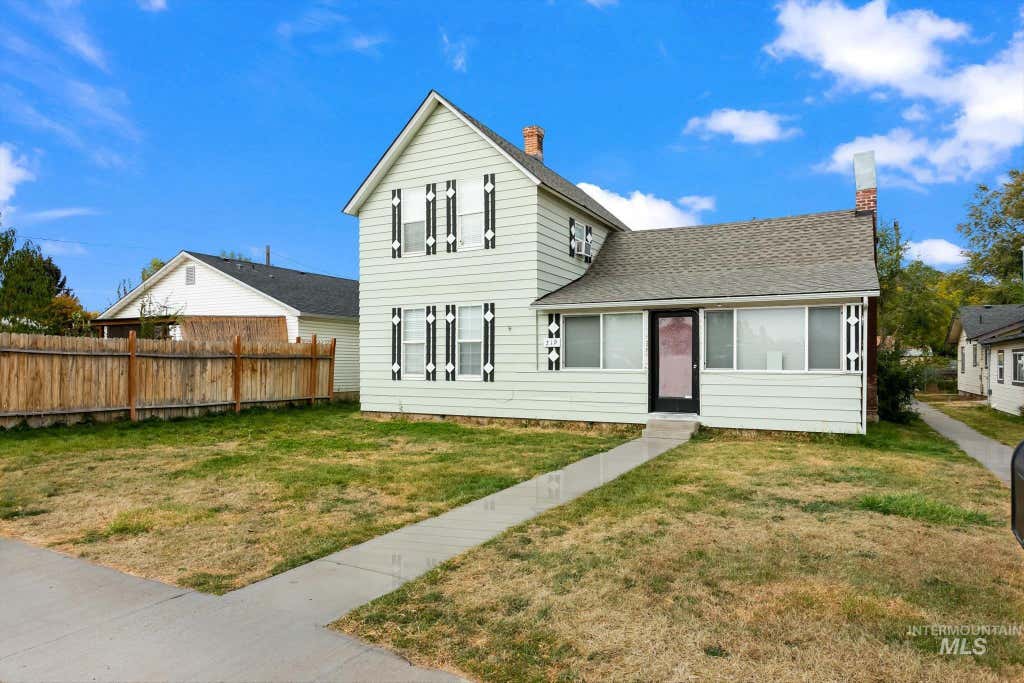 Photo of 219 24th Ave S Ave, Nampa, ID 83651 (MLS # 98997311)