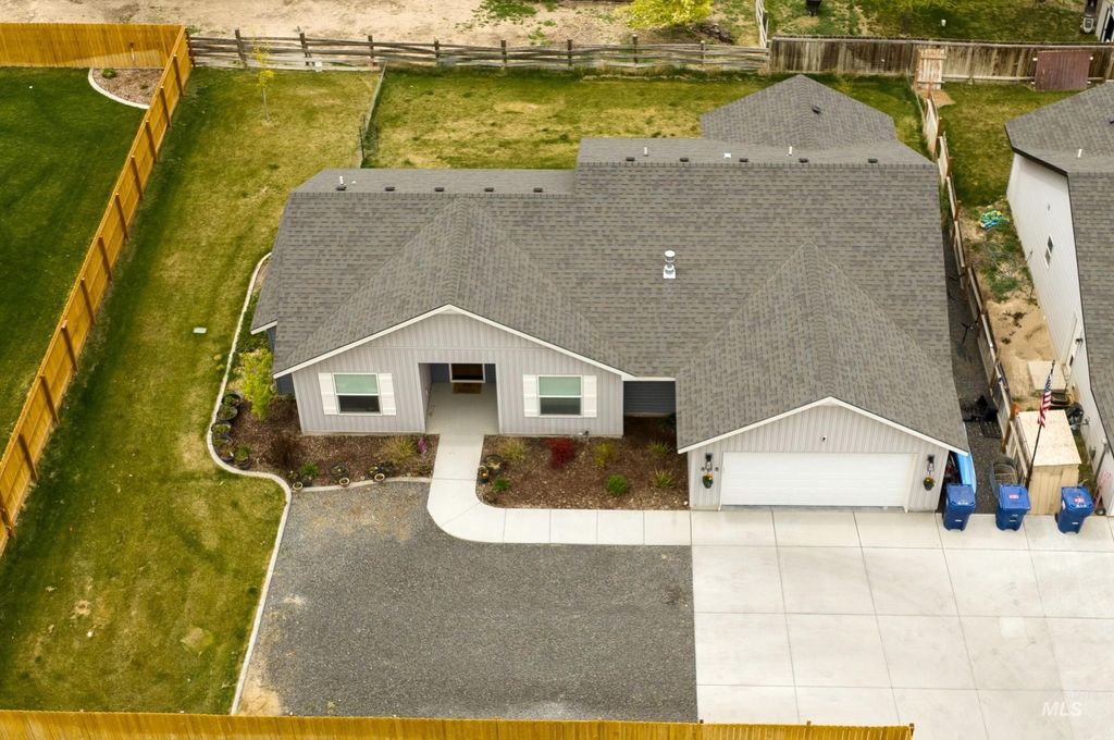 Photo of 808 Adell Ave, Filer, ID 83328 (MLS # 98967286)