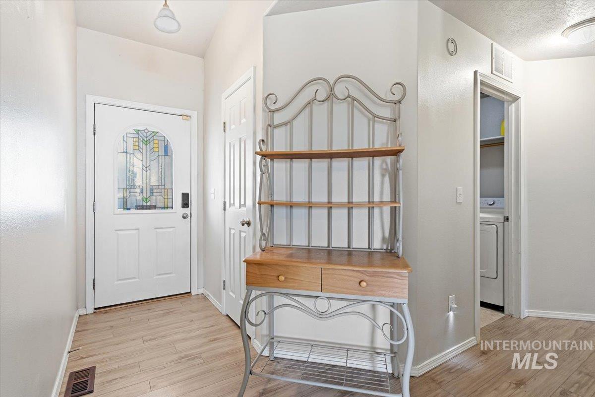 14372 Gresham