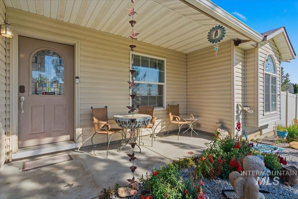 Photo of 14372 Gresham DR, Caldwell, ID 83607 (MLS # 98985634)