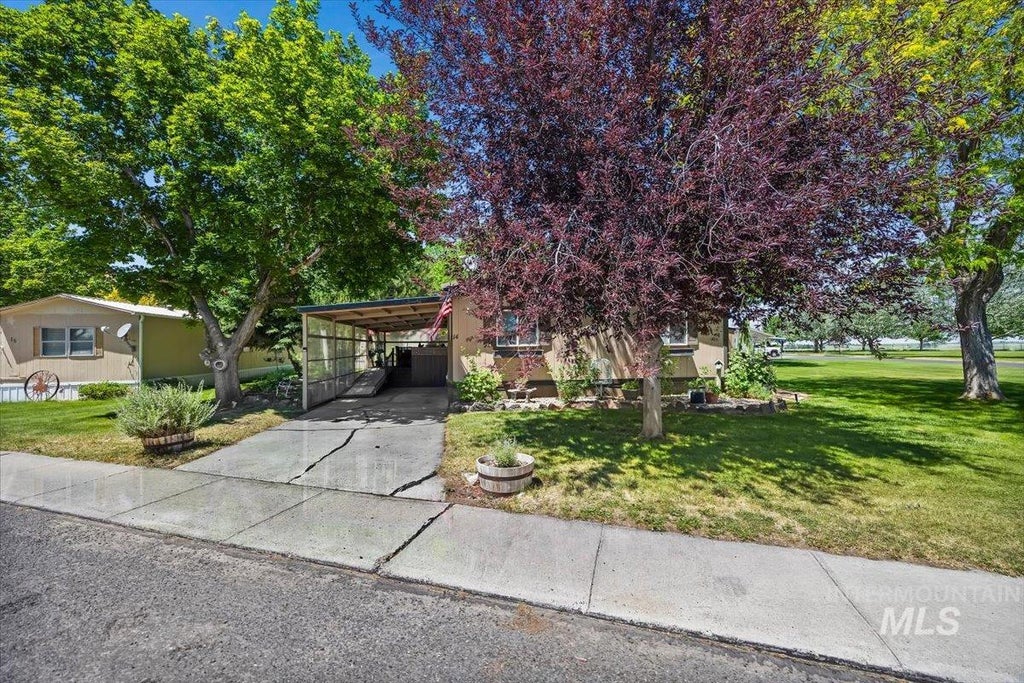 Photo of 333 Rock Creek Rd N RD #14, Hansen, ID 83334 (MLS # 98990542)