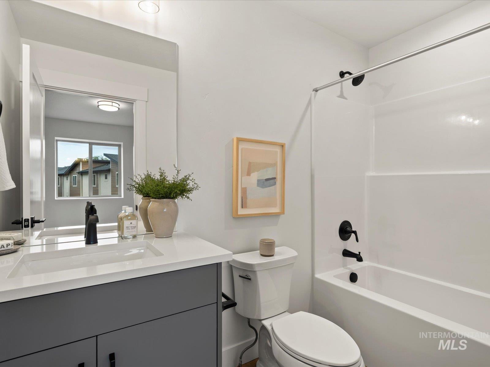 Full bathroom with washtub / shower combination and vanity