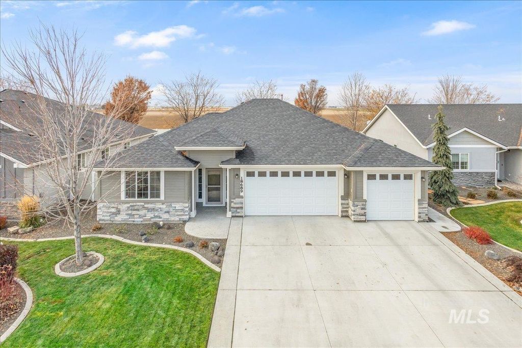 Photo of 18689 Easter Peak Ave, Nampa, ID 83687 (MLS # 98968226)