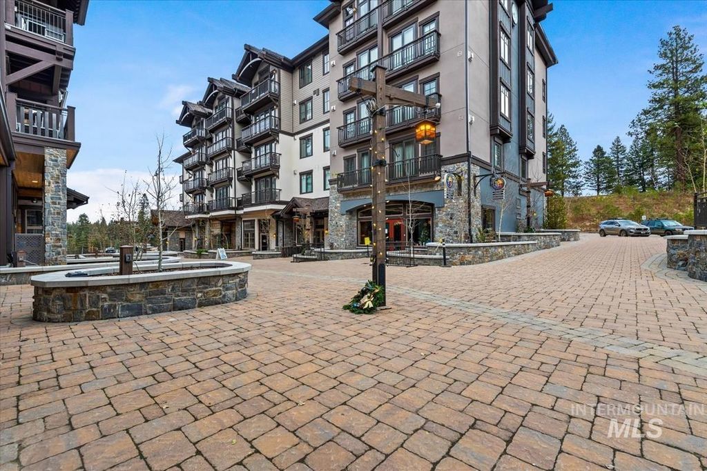 Photo of 720 Village Drive #205, Donnelly, ID 83615 (MLS # 98971050)