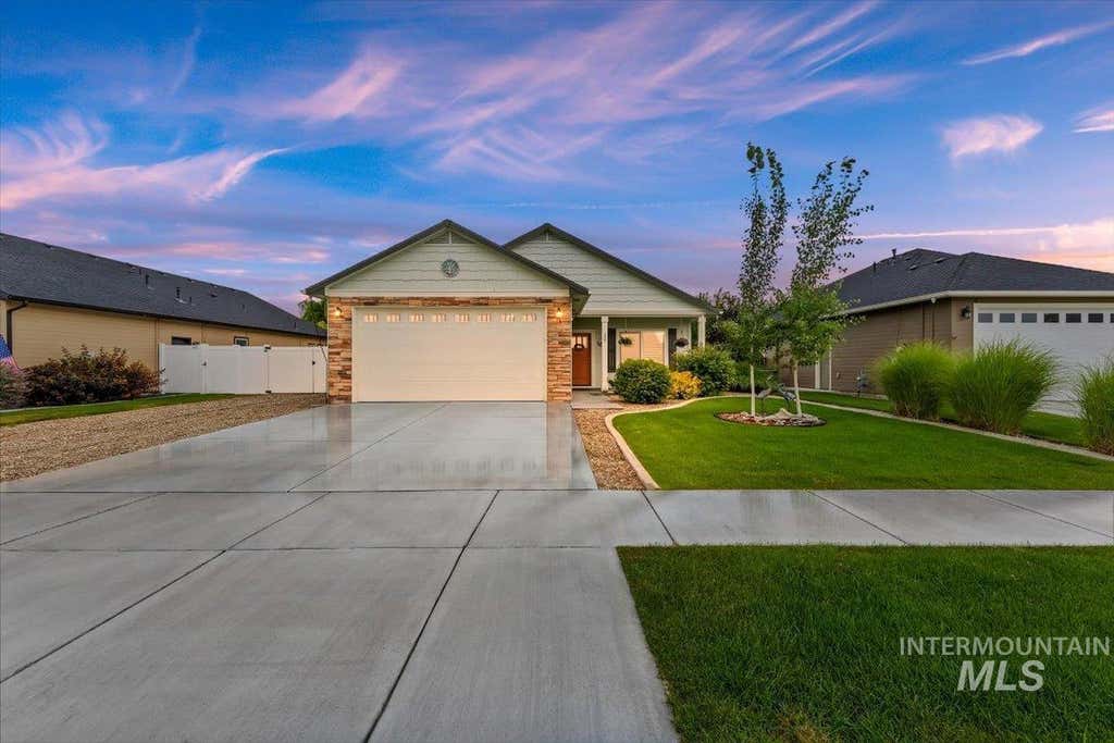 Photo of 207 E Mckinley St, New Plymouth, ID 83655 (MLS # 98994024)