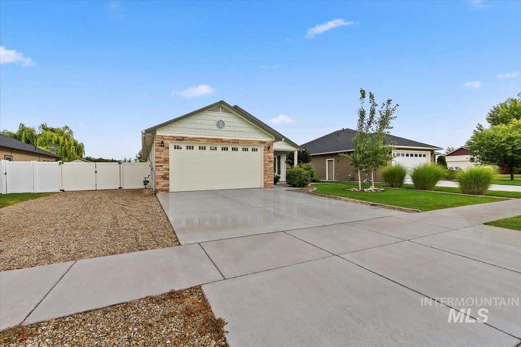 Photo of 207 E Mckinley St, New Plymouth, ID 83655 (MLS # 98994024)
