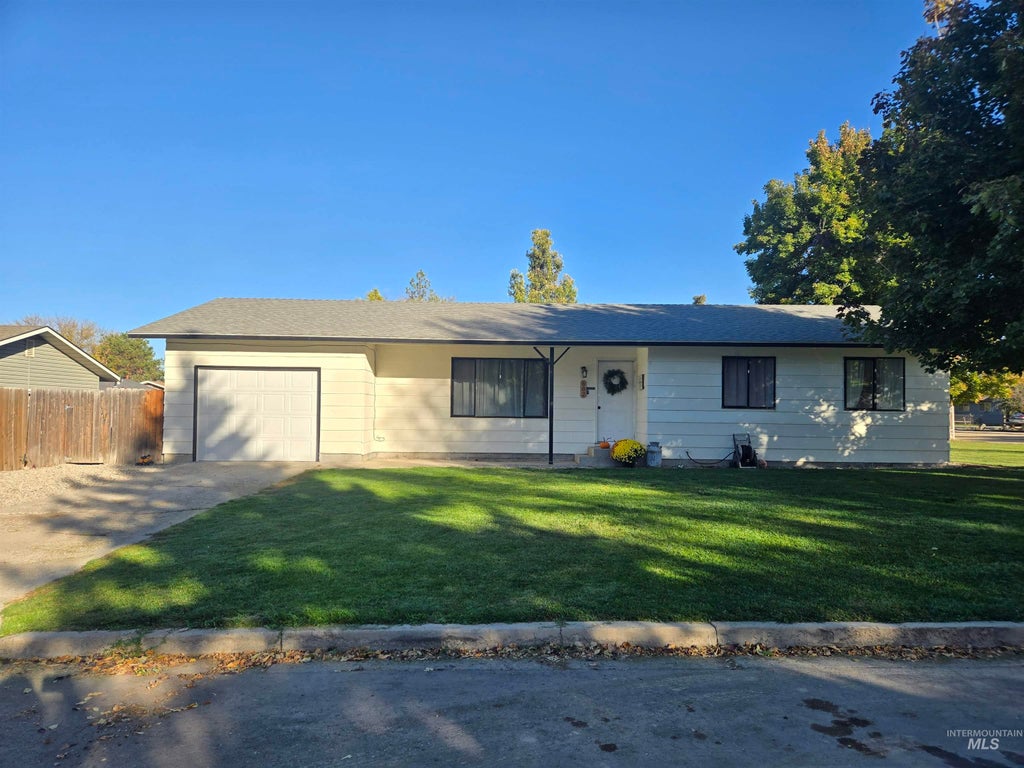 Photo of 602 Poplar Ave, New Plymouth, ID 83655 (MLS # 99004066)