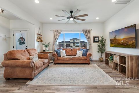 Photo of 579 Pisces Ct, Twin Falls, ID 83301 (MLS # 98967264)