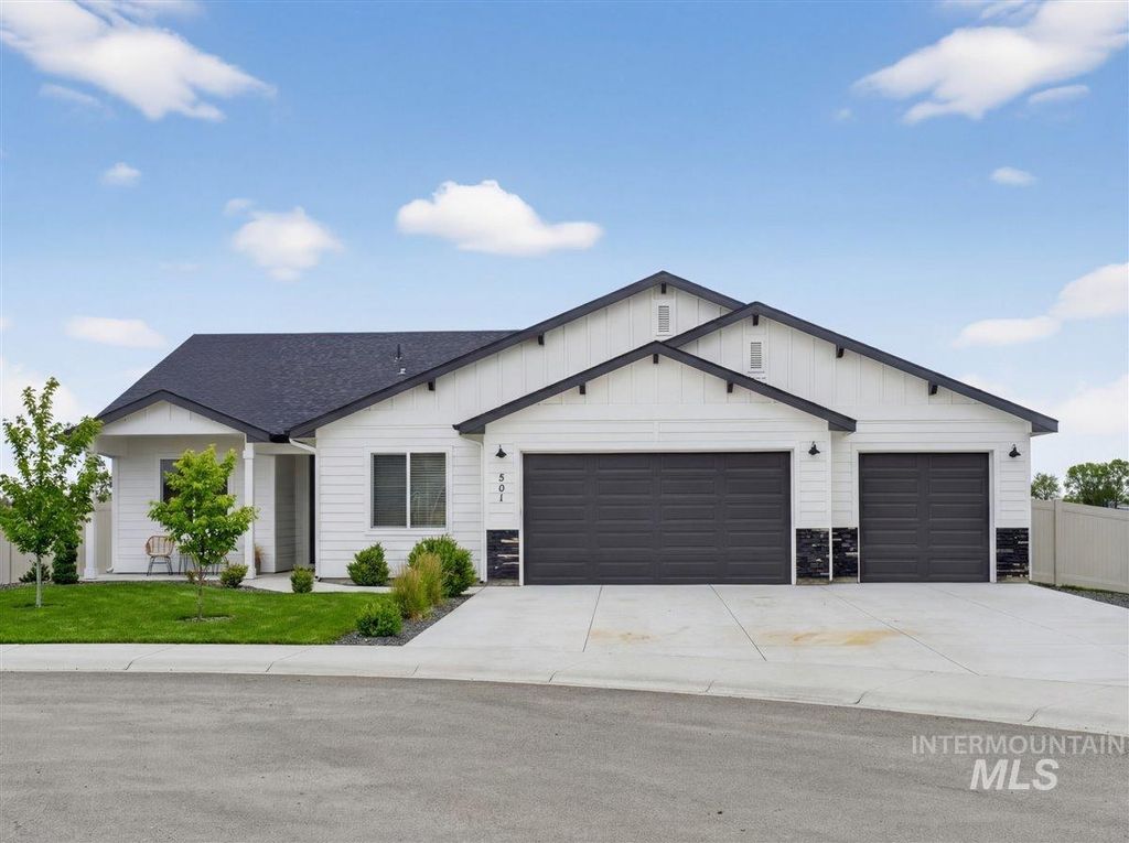 Photo of 501 Grand Harvest Ave, New Plymouth, ID 83655 (MLS # 98975658)
