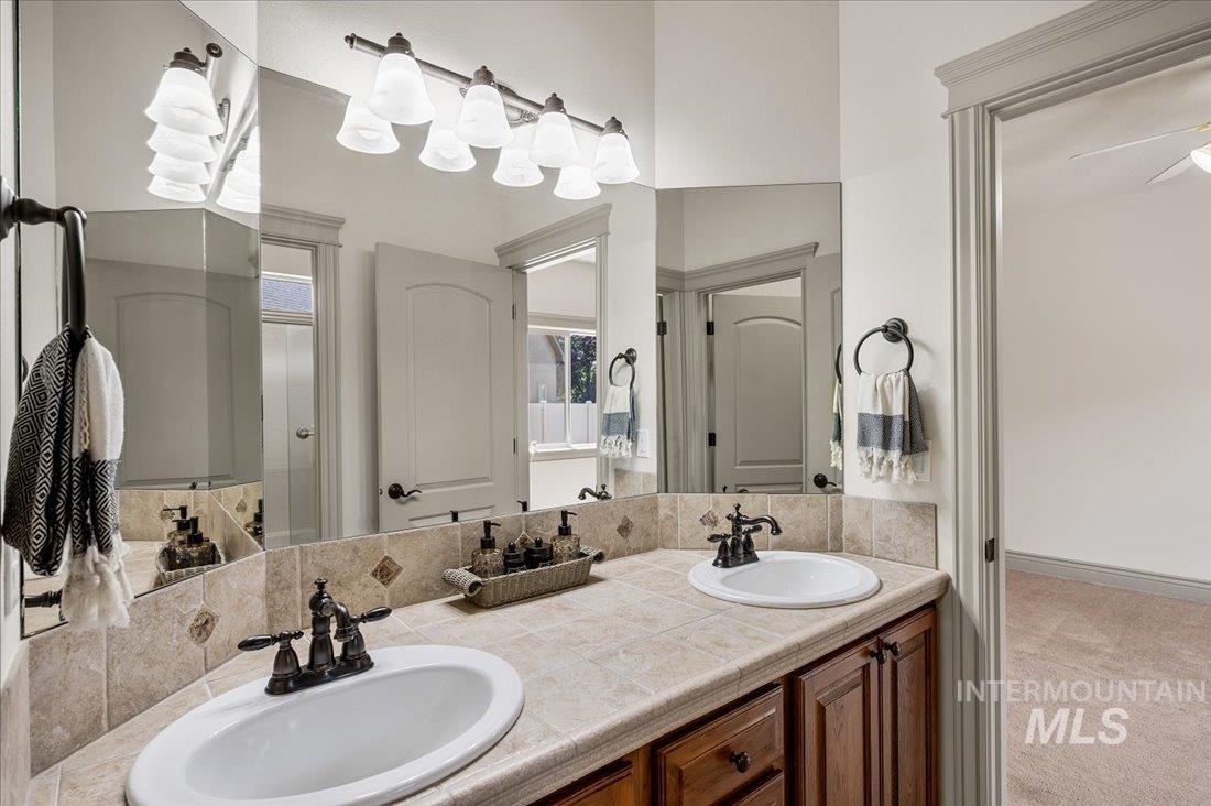 Eagle, Idaho 83616, United States, 4 Bedrooms Bedrooms, ,3 BathroomsBathrooms,Residential,Active,164829