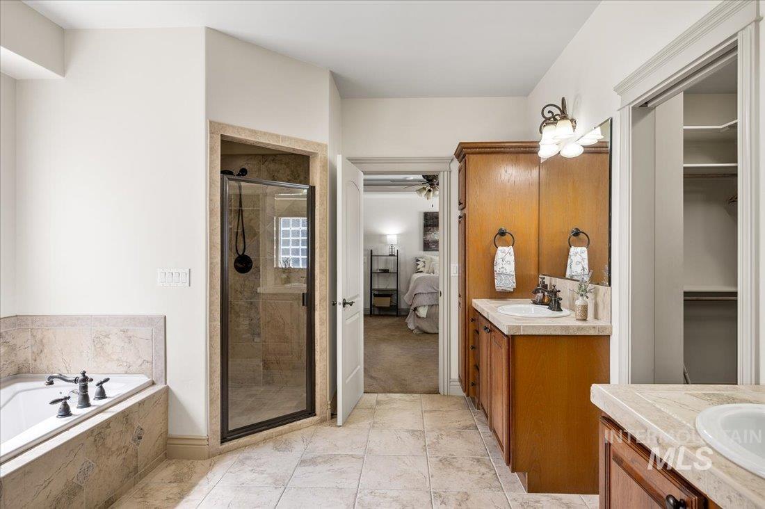 Eagle, Idaho 83616, United States, 4 Bedrooms Bedrooms, ,3 BathroomsBathrooms,Residential,Active,164829