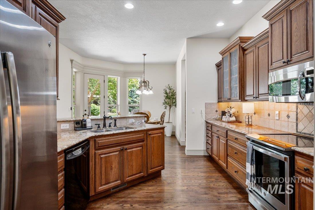 Eagle, Idaho 83616, United States, 4 Bedrooms Bedrooms, ,3 BathroomsBathrooms,Residential,Active,164829