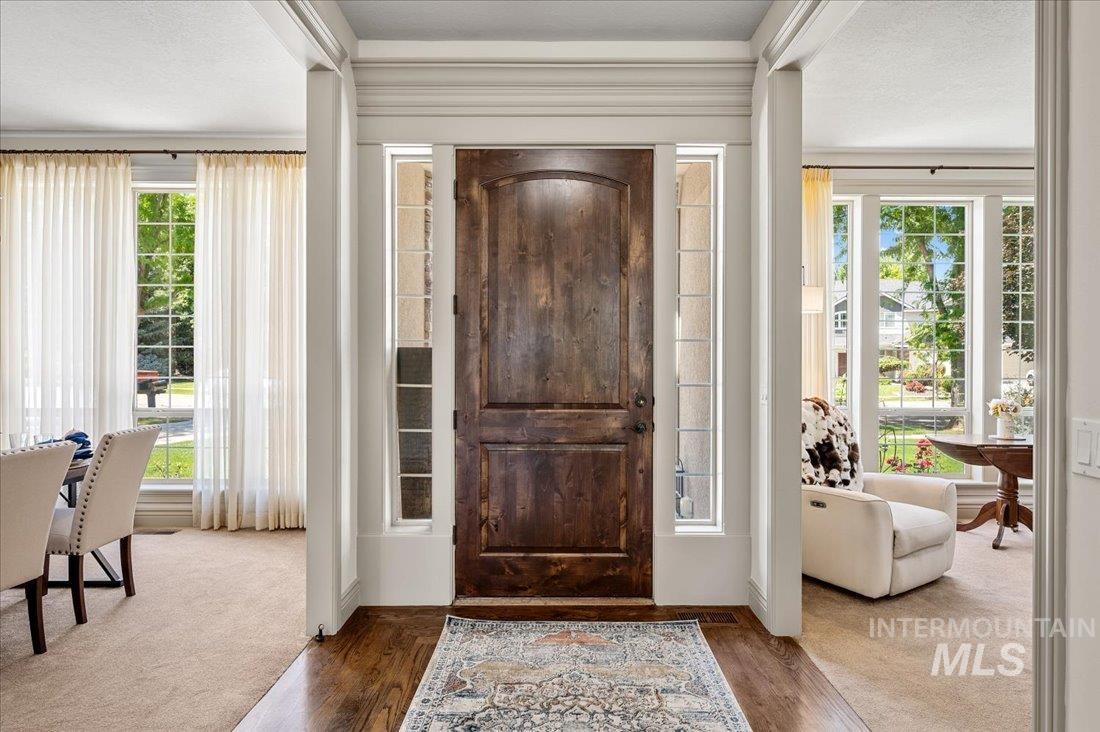 Eagle, Idaho 83616, United States, 4 Bedrooms Bedrooms, ,3 BathroomsBathrooms,Residential,Active,164829