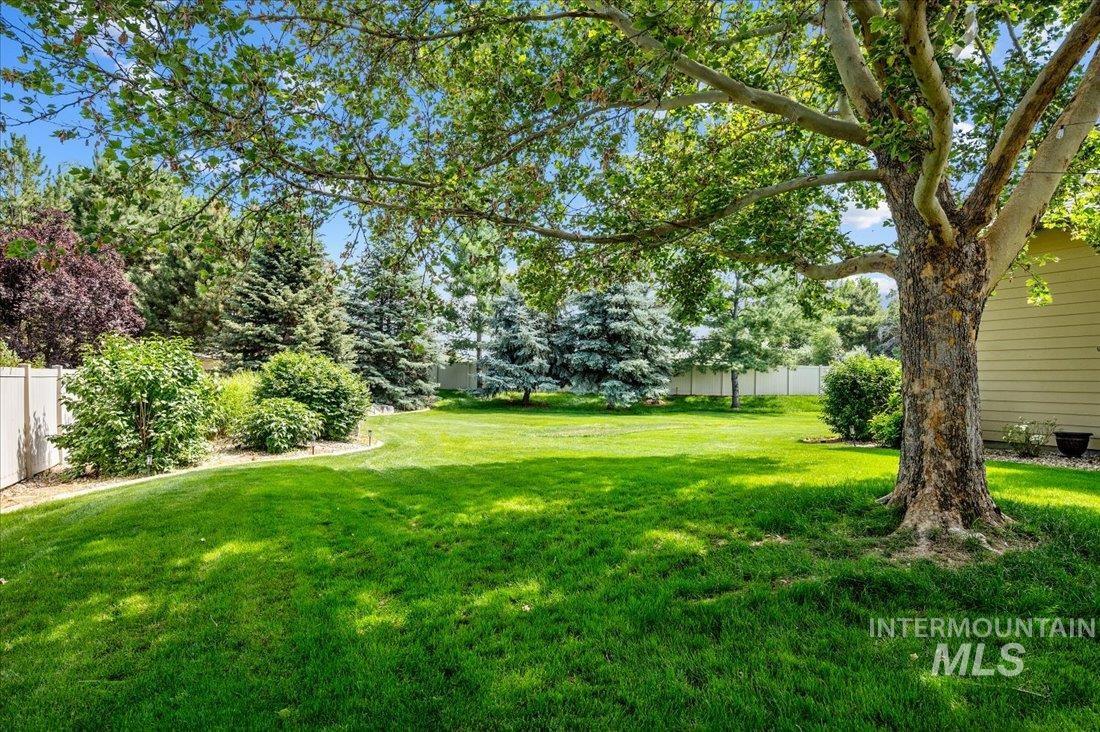 Eagle, Idaho 83616, United States, 4 Bedrooms Bedrooms, ,3 BathroomsBathrooms,Residential,Active,164829