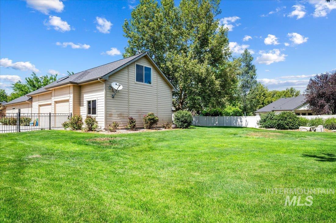 Eagle, Idaho 83616, United States, 4 Bedrooms Bedrooms, ,3 BathroomsBathrooms,Residential,Active,164829