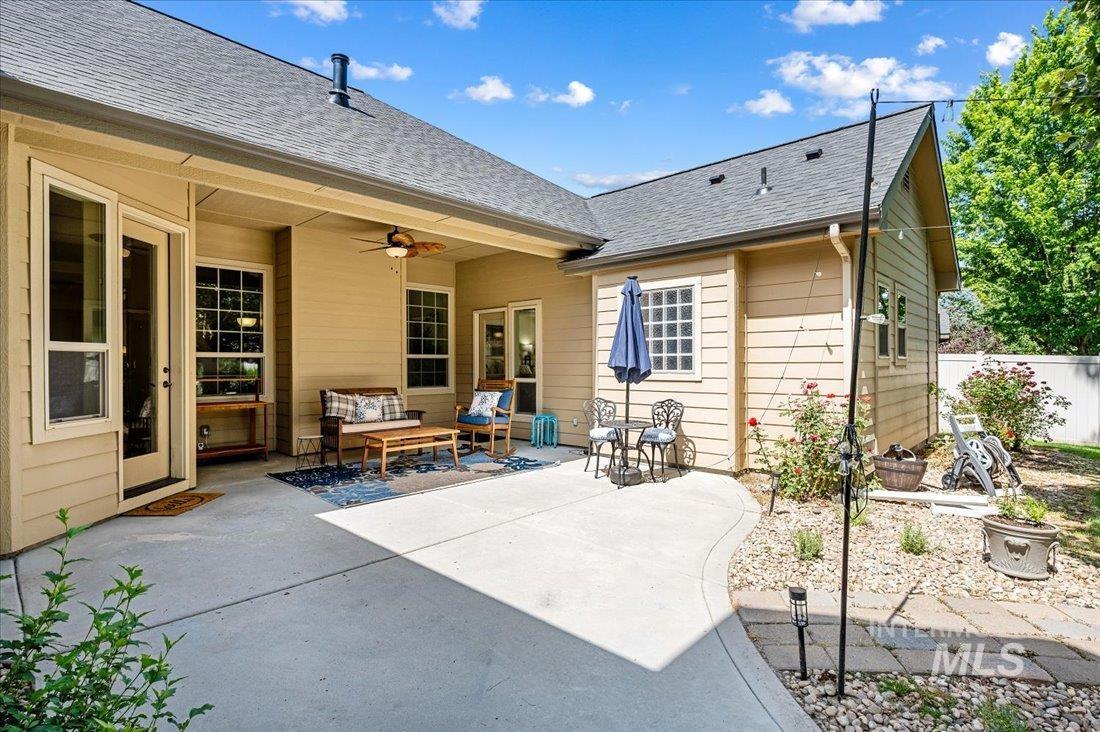 Eagle, Idaho 83616, United States, 4 Bedrooms Bedrooms, ,3 BathroomsBathrooms,Residential,Active,164829