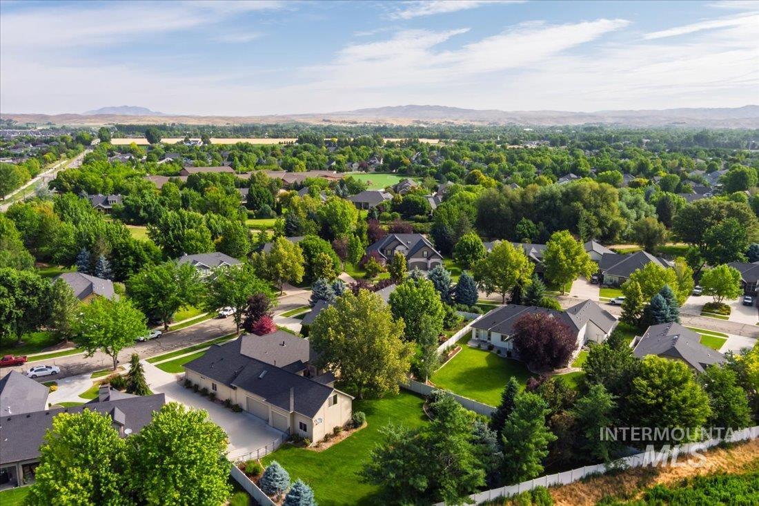 Eagle, Idaho 83616, United States, 4 Bedrooms Bedrooms, ,3 BathroomsBathrooms,Residential,Active,164829