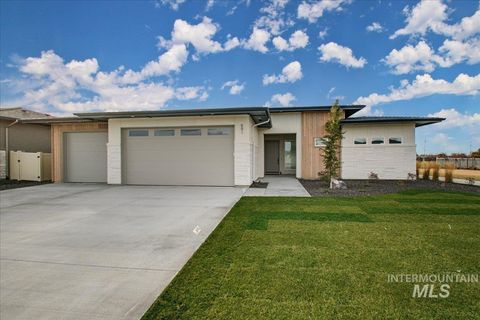 591 N Creekwater Ave Eagle ID 83616