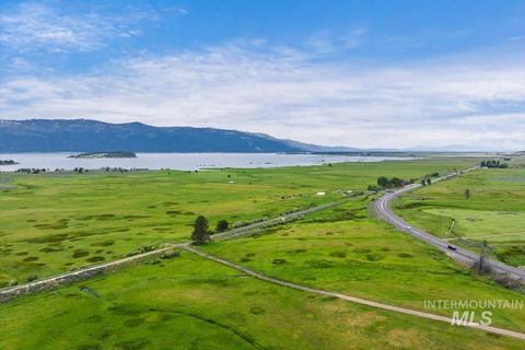 Photo of 11 Stonebraker Ln, Cascade, ID 83611 (MLS # 98951132)