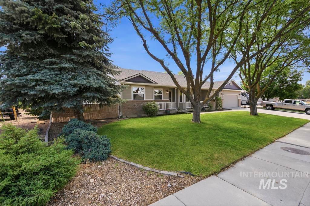 Photo of 424 N Georgia Ave, Caldwell, ID 83605 (MLS # 98991939)