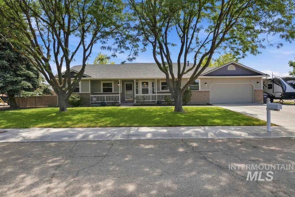 Photo of 424 N Georgia Ave, Caldwell, ID 83605 (MLS # 98991939)
