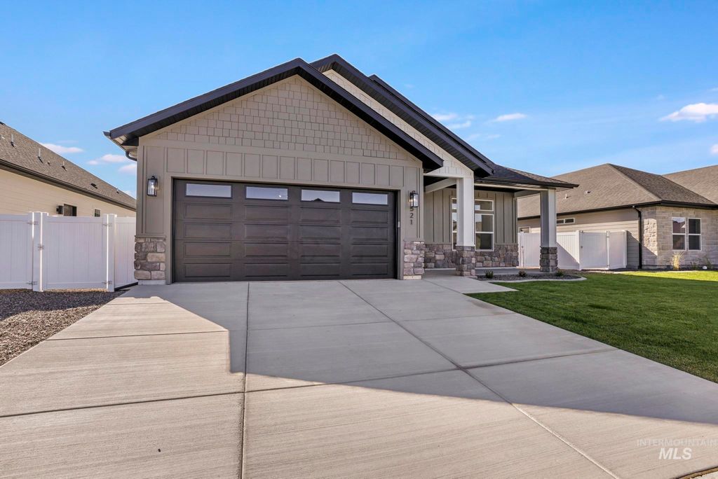 Photo of 521 Falling Leaf Lane, Twin Falls, ID 83301 (MLS # 98964509)