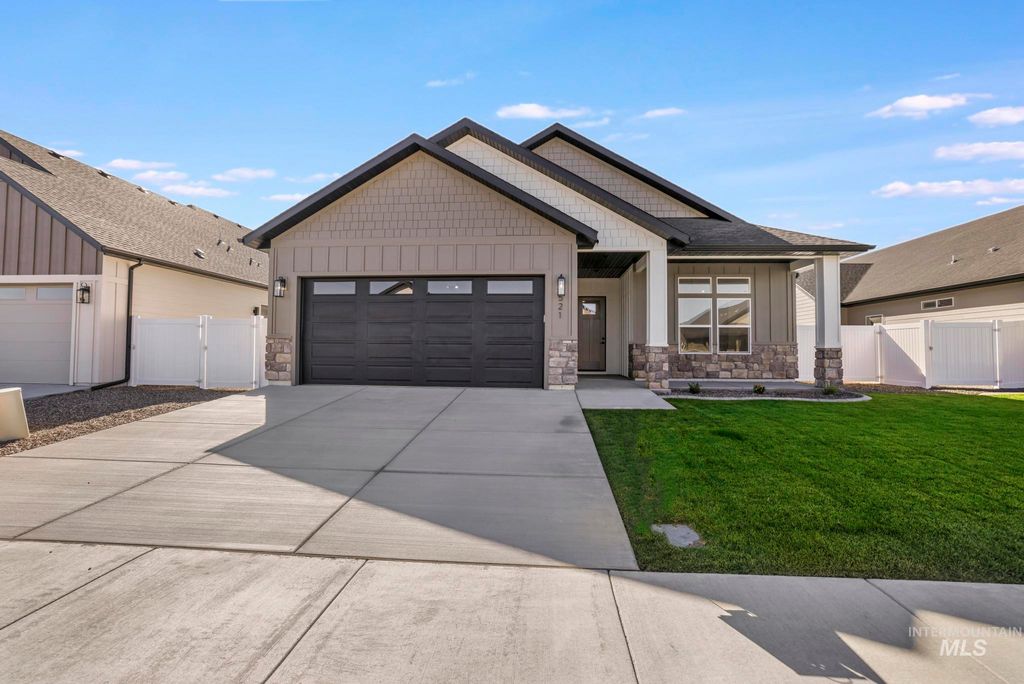 Photo of 521 Falling Leaf Lane, Twin Falls, ID 83301 (MLS # 98964509)