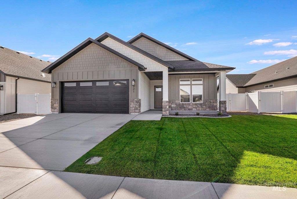 Photo of 521 Falling Leaf Lane, Twin Falls, ID 83301 (MLS # 98964509)