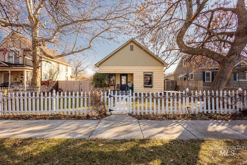 Photo of 720 9th Ave S Ave, Nampa, ID 83687 (MLS # 98972217)