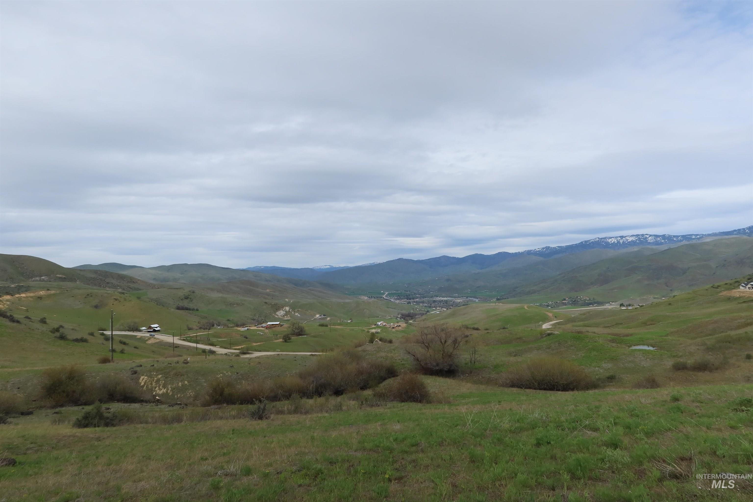 The property?s interior topography blends rolling ground with open vantage points