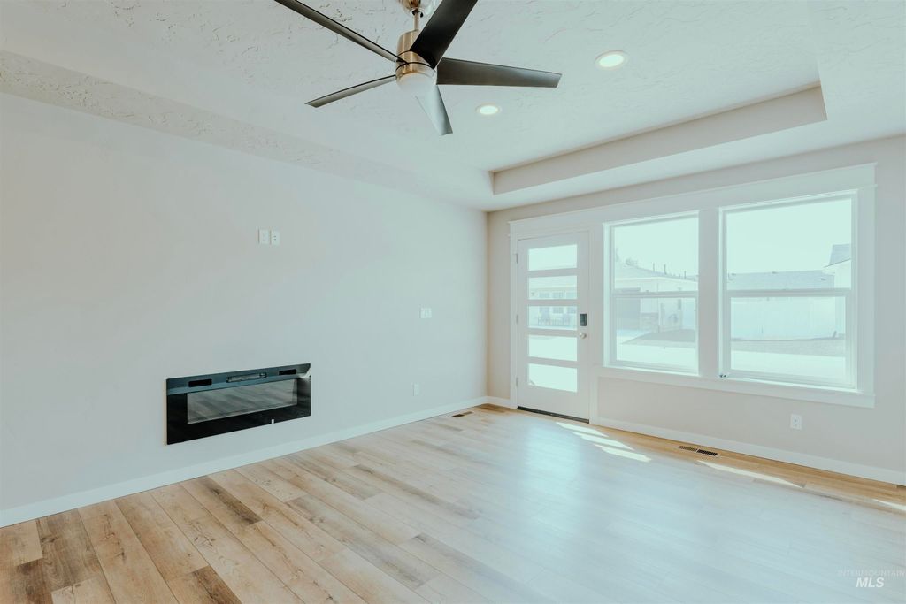 Photo of 1233 Phillips Circle, Ontario, OR 97914 (MLS # 98973403)