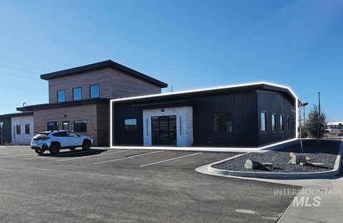 Photo of 418 E Parkview Loop, Twin Falls, ID 83301 (MLS # 98973596)