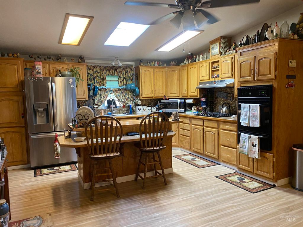 Photo of 914 NE Beaman St, Mountain Home, ID 83647 (MLS # 98961862)