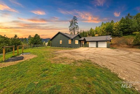 4 Round Up Circle Boise ID 83716
